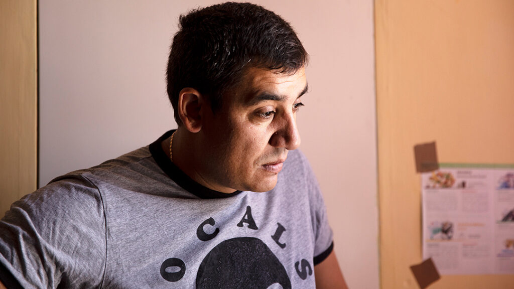 Marian Crețu è rimasto paralizzato sul lavoro, ma non ha ricevuto denaro per le cure mediche – Foto: Diego Ravier