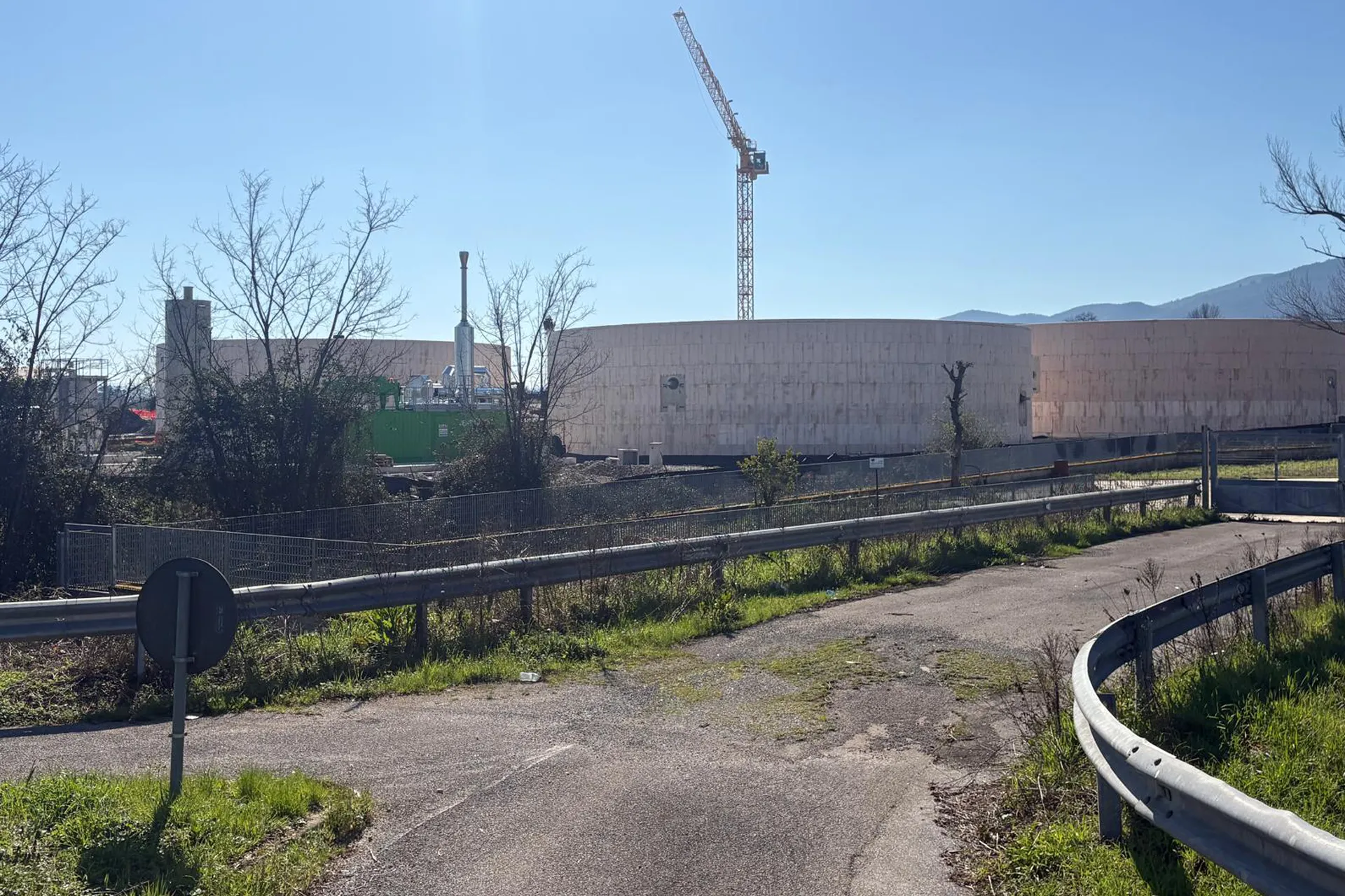 Silos in costruzione, a febbraio 2026, dell'impianto a biometano della società Cannavina srl, controllata da Retina Holding