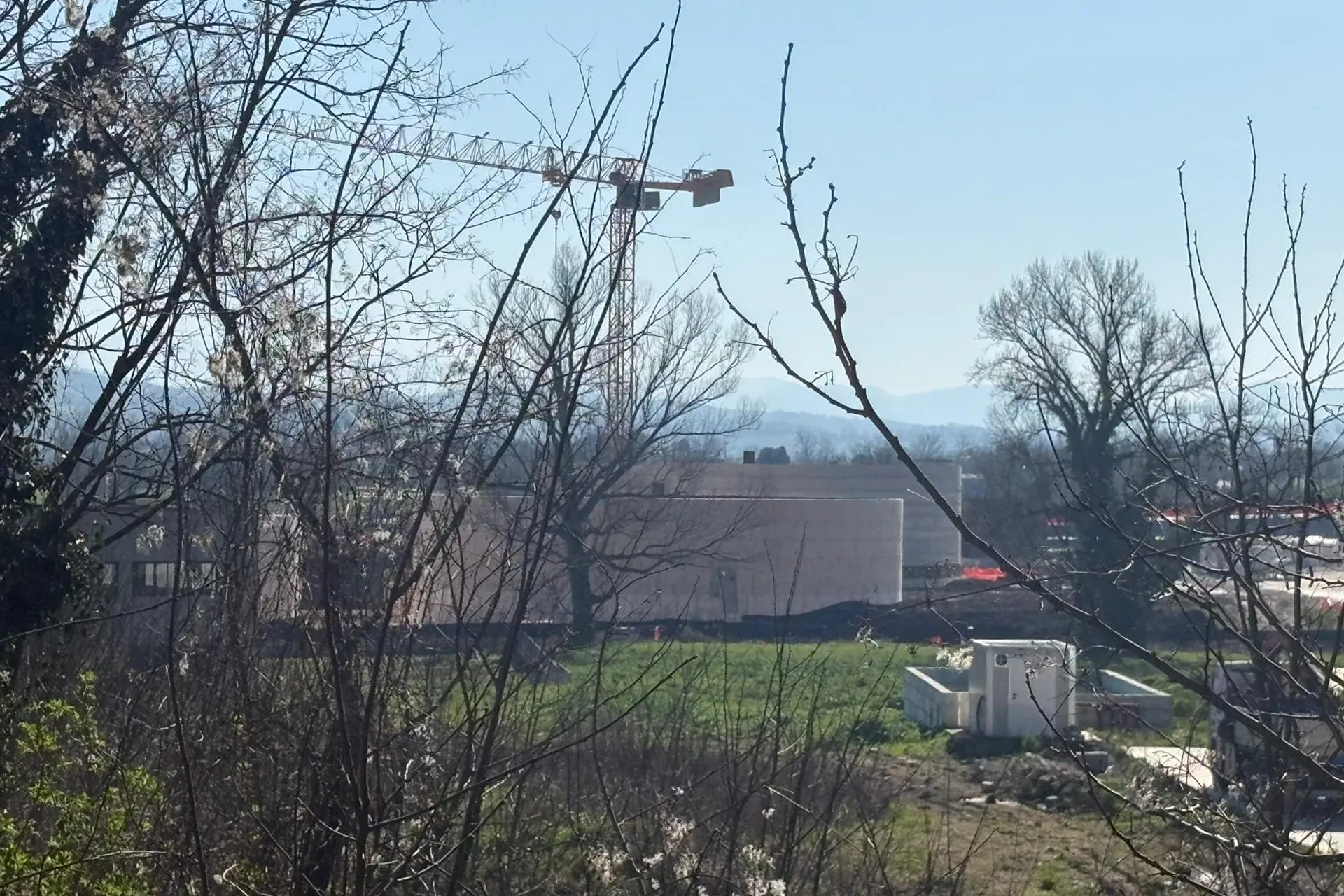 Silos in costruzione, a febbraio 2026, dell'impianto a biometano della società Cannavina srl, controllata da Retina Holding