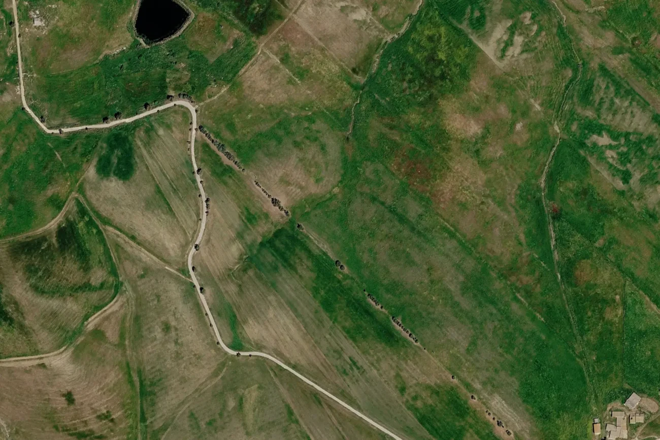I terreni su cui dovrà sorgere il progetto Leopard I, nel comune di Contessa Entellina (Palermo), visti dal satellite nel 2024