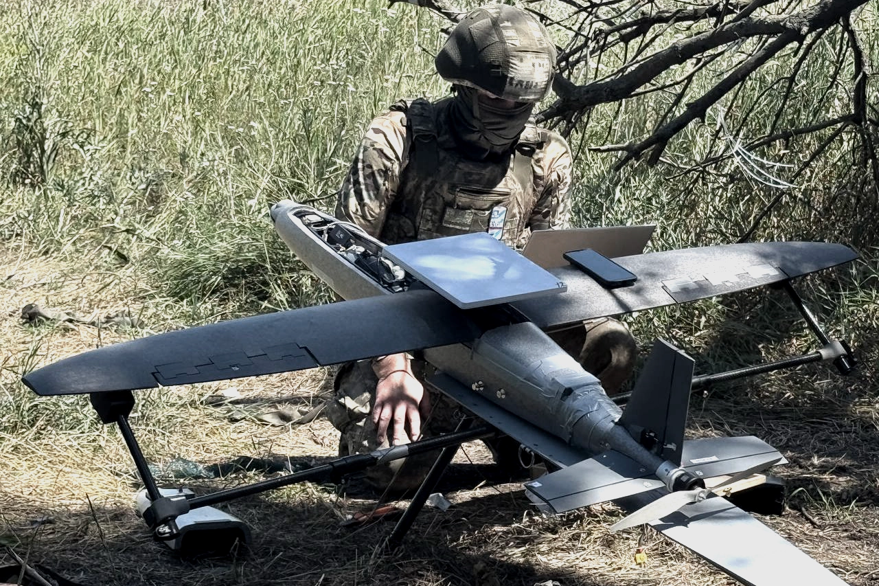 I preparativi per il lancio di un drone Hornet da parte dell'unità UAV della 25ª brigata aviotrasportata "Sicheslav" dell'esercito ucraino
